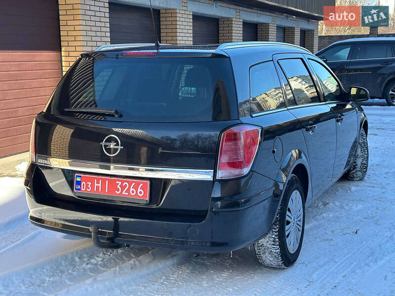 Универсал Opel Astra 2010 в Луцке