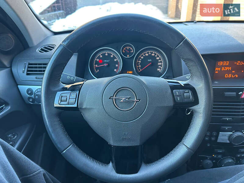 Универсал Opel Astra 2010 в Луцке