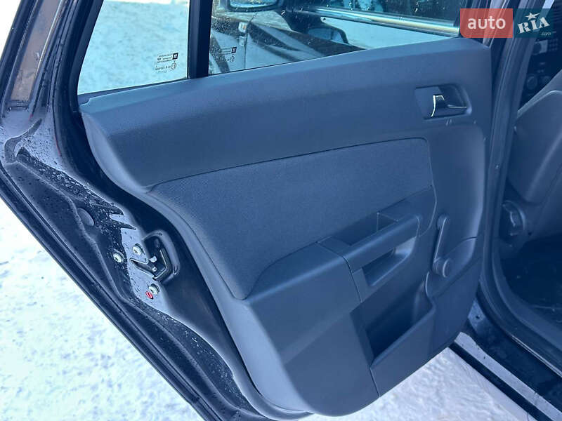 Универсал Opel Astra 2010 в Луцке