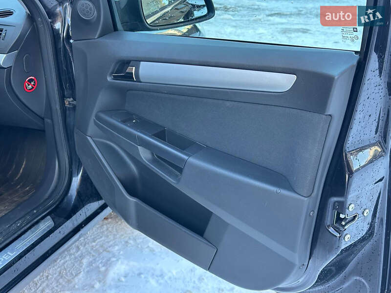 Универсал Opel Astra 2010 в Луцке