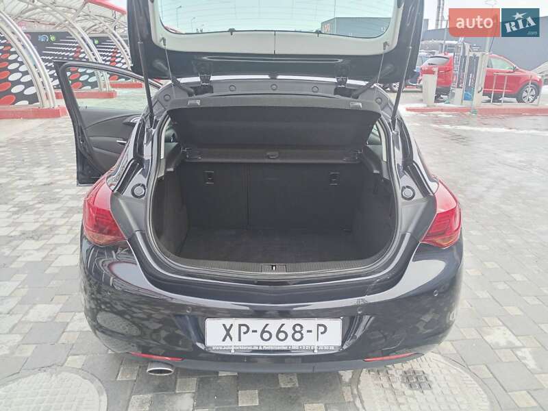 Хэтчбек Opel Astra 2011 в Полтаве