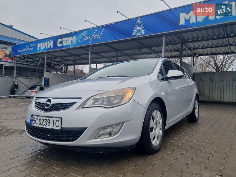 Opel Astra 2011