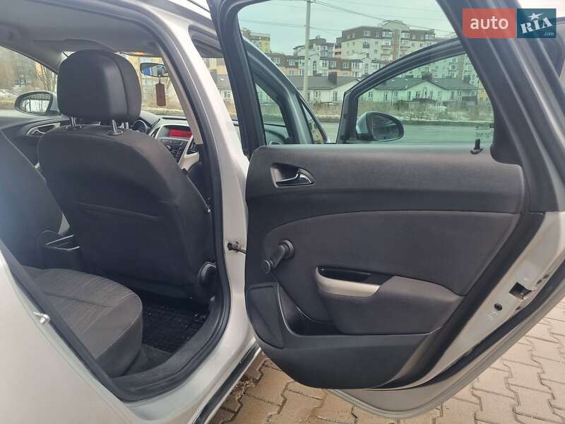Универсал Opel Astra 2011 в Хмельницком