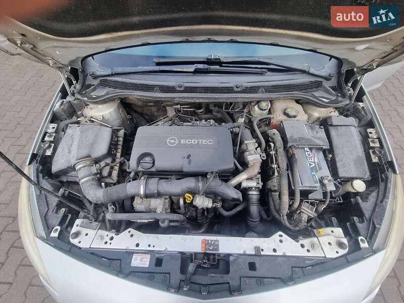 Универсал Opel Astra 2011 в Хмельницком
