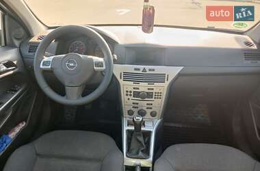 Универсал Opel Astra 2009 в Луцке