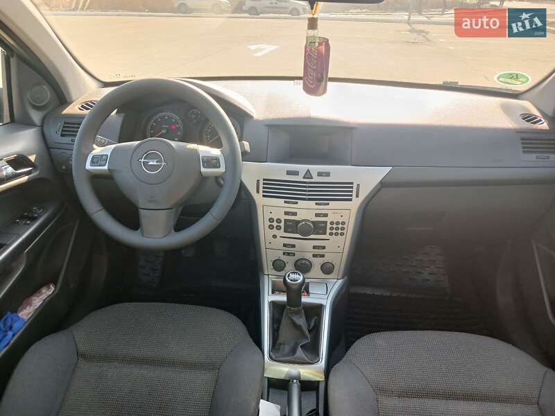 Универсал Opel Astra 2009 в Луцке