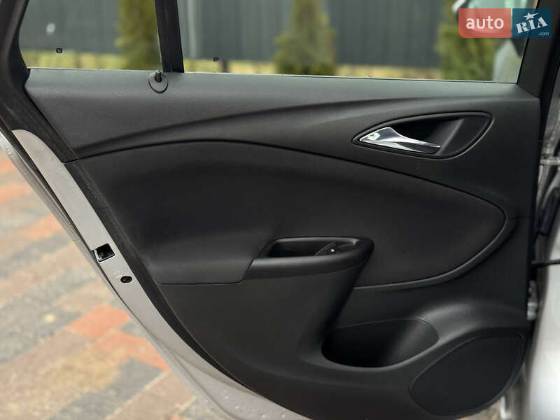 Универсал Opel Astra 2018 в Ивано-Франковске