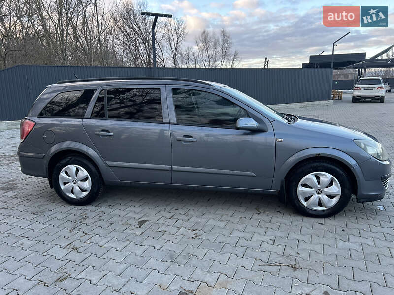 Універсал Opel Astra 2006 в Чернівцях