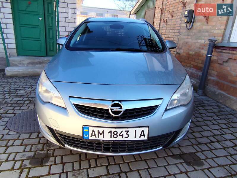 Универсал Opel Astra 2011 в Бердичеве фото 2 Универсал Opel Astra 2011 в Бердичеве