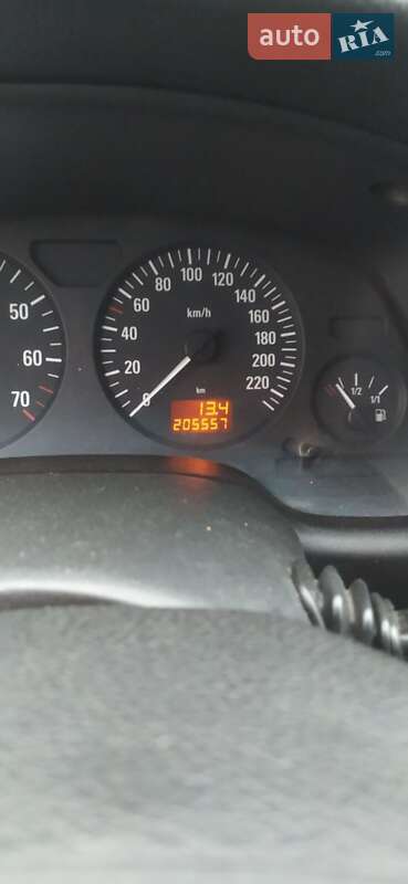 Седан Opel Astra 2007 в Хороле