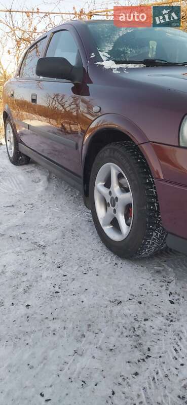 Седан Opel Astra 2007 в Хороле