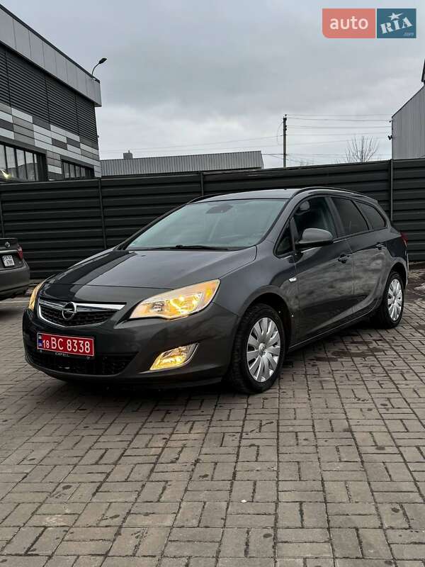 Универсал Opel Astra 2012 в Черкассах