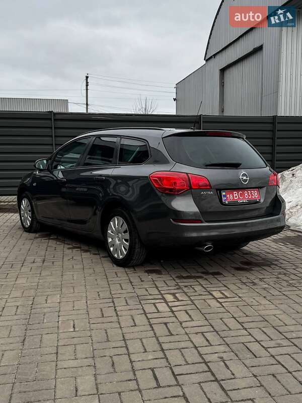 Универсал Opel Astra 2012 в Черкассах
