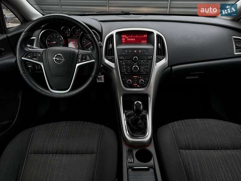 Универсал Opel Astra 2012 в Черкассах