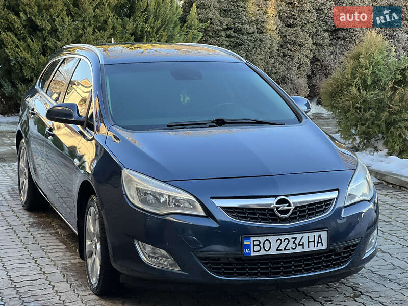 Opel Astra 2012