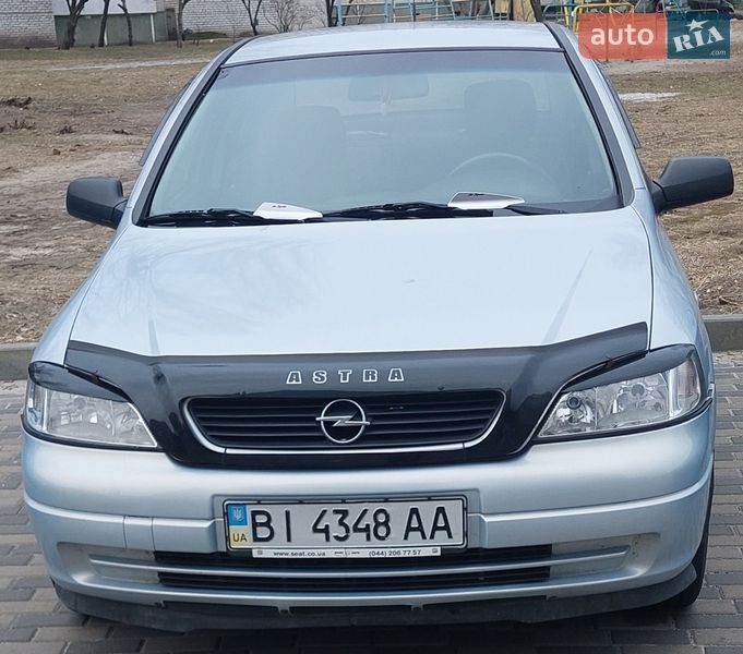 Седан Opel Astra 2004 в Горишних Плавнях