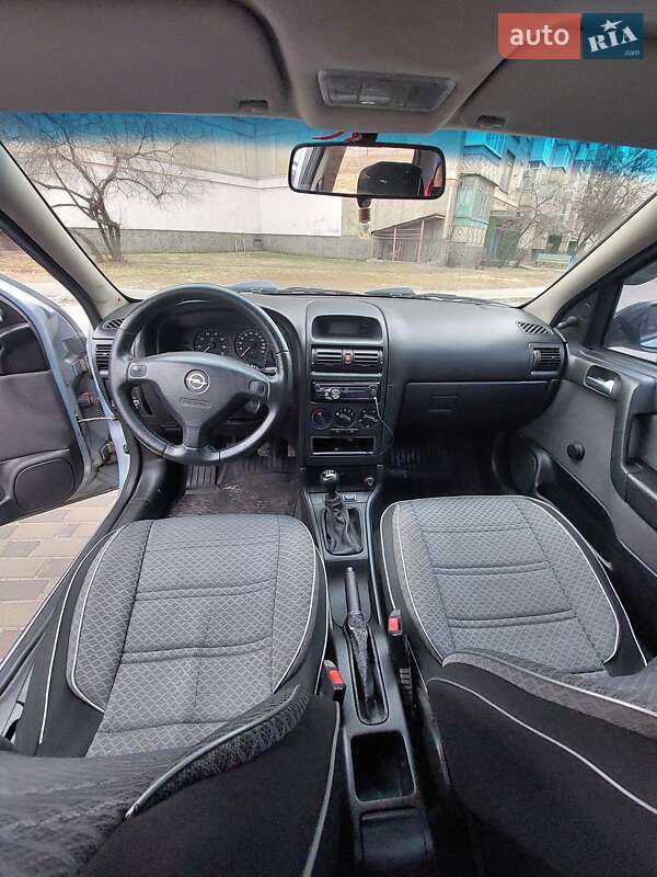 Седан Opel Astra 2004 в Горишних Плавнях