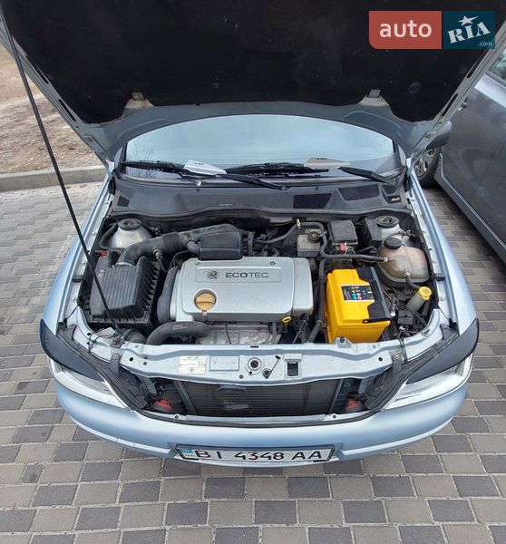 Седан Opel Astra 2004 в Горишних Плавнях