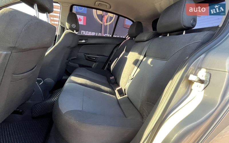 Хэтчбек Opel Astra 2006 в Стрые