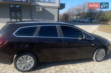 Універсал Opel Astra 2012 в Новояворівську