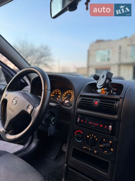 Седан Opel Astra 2008 в Вараше