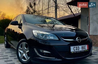 Седан Opel Astra 2015 в Мукачевому
