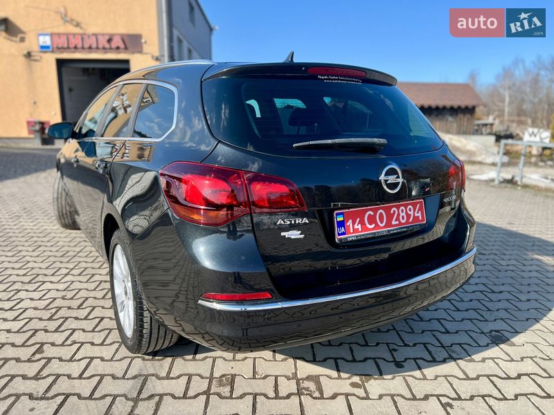 Универсал Opel Astra 2014 в Ивано-Франковске