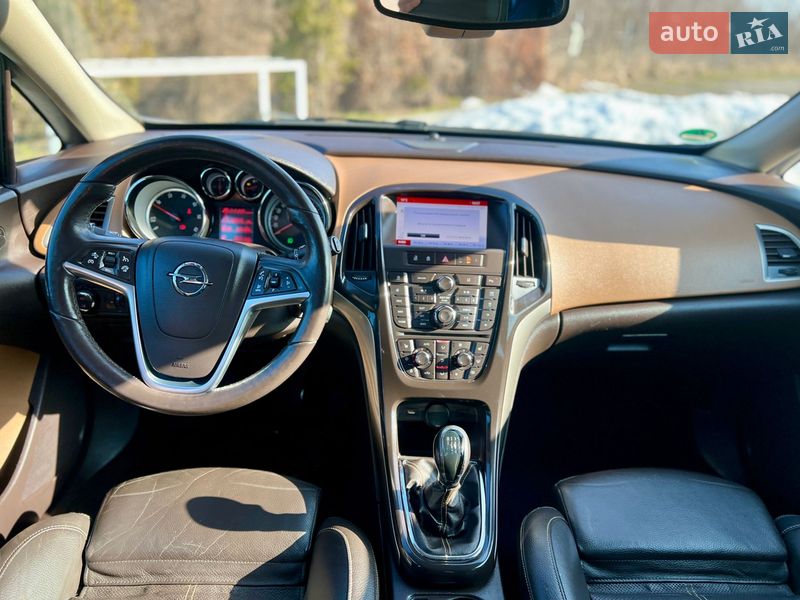 Универсал Opel Astra 2014 в Ивано-Франковске