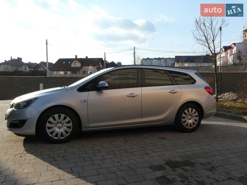 Универсал Opel Astra 2014 в Ивано-Франковске