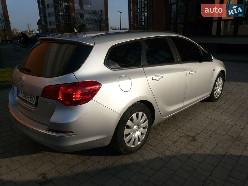 Универсал Opel Astra 2014 в Ивано-Франковске