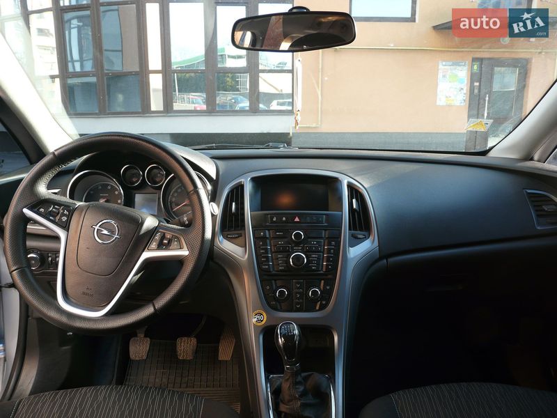 Универсал Opel Astra 2014 в Ивано-Франковске