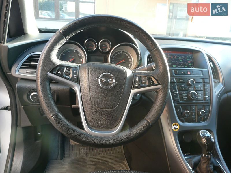 Универсал Opel Astra 2014 в Ивано-Франковске