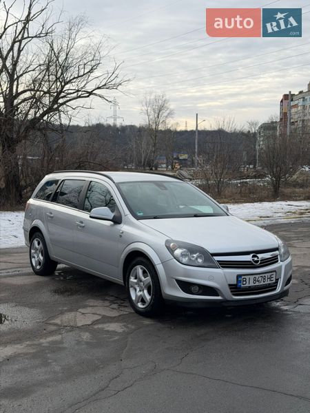 Универсал Opel Astra 2010 в Полтаве