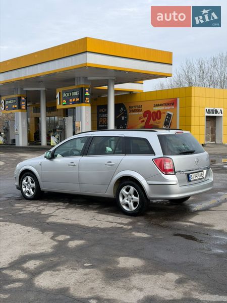 Универсал Opel Astra 2010 в Полтаве