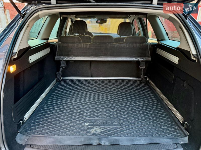 Универсал Opel Astra 2011 в Ровно