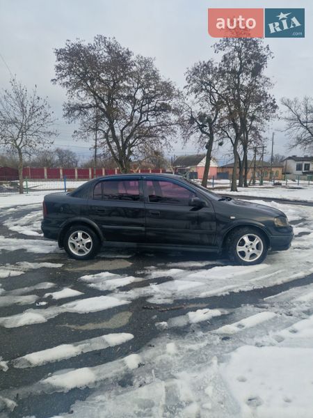 Седан Opel Astra 2006 в Гадяче