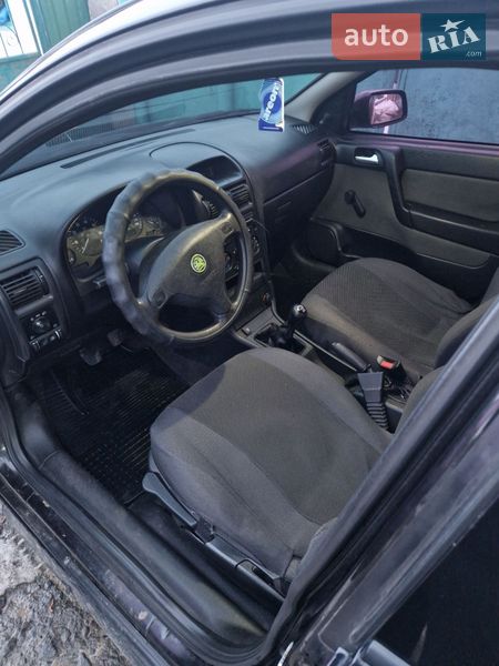 Седан Opel Astra 2006 в Гадяче