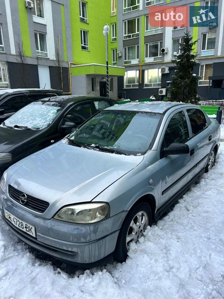 Седан Opel Astra 2005 в Ірпені