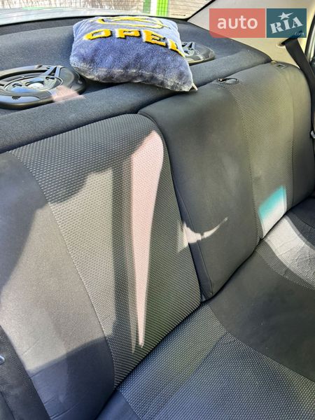 Седан Opel Astra 2005 в Ірпені