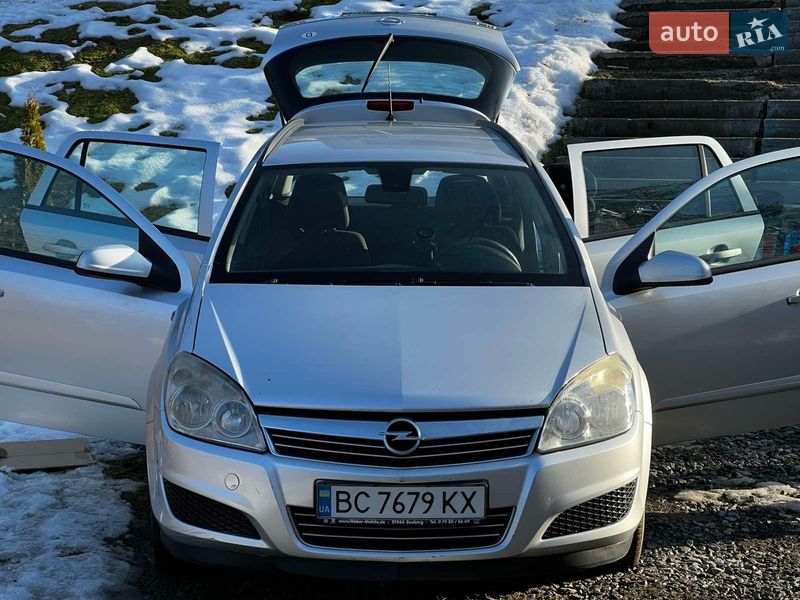 Универсал Opel Astra 2008 в Дублянах