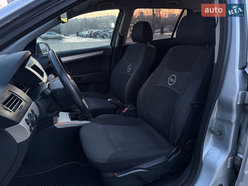 Універсал Opel Astra 2008 в Тернополі