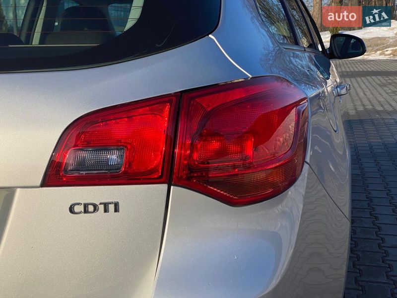 Универсал Opel Astra 2013 в Тернополе