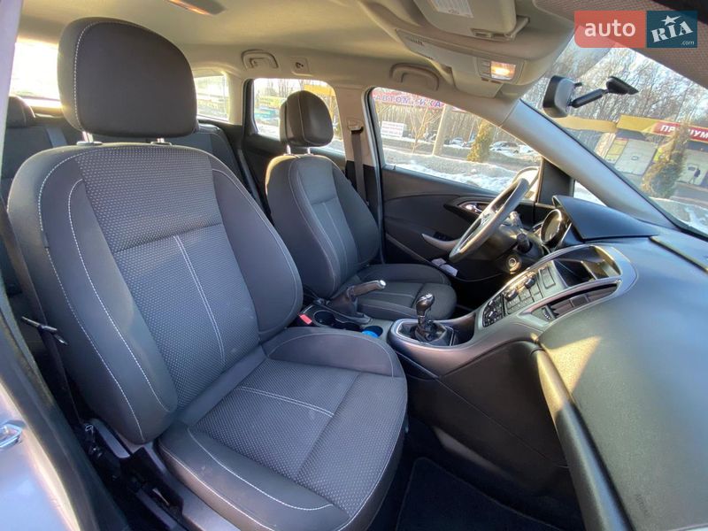 Универсал Opel Astra 2013 в Тернополе