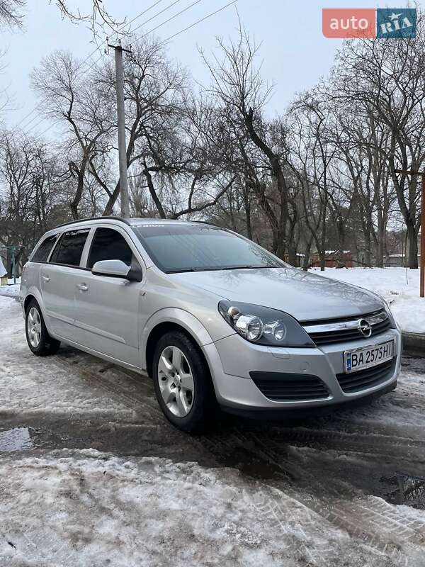 Универсал Opel Astra 2005 в Светловодске