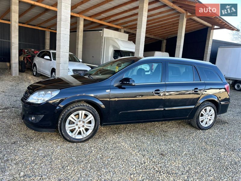 Универсал Opel Astra 2009 в Хусте