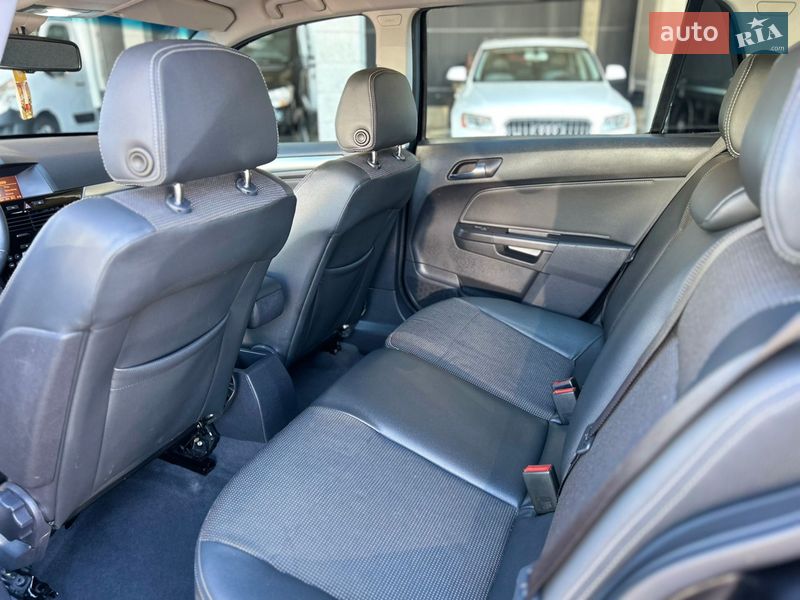 Универсал Opel Astra 2009 в Хусте