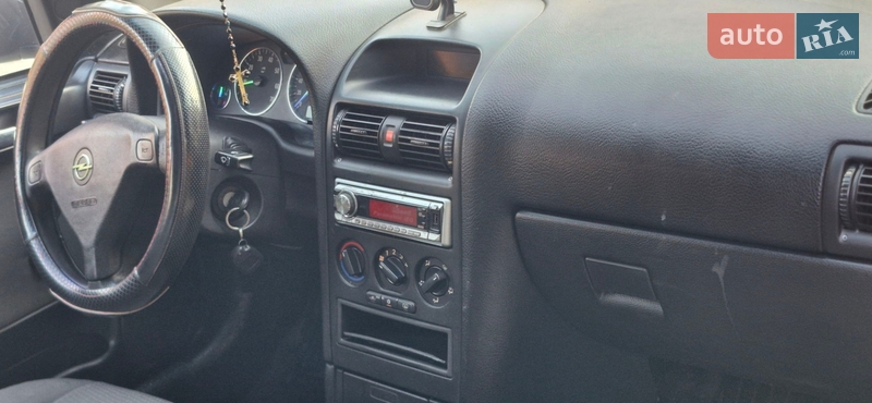 Седан Opel Astra 2006 в Львове