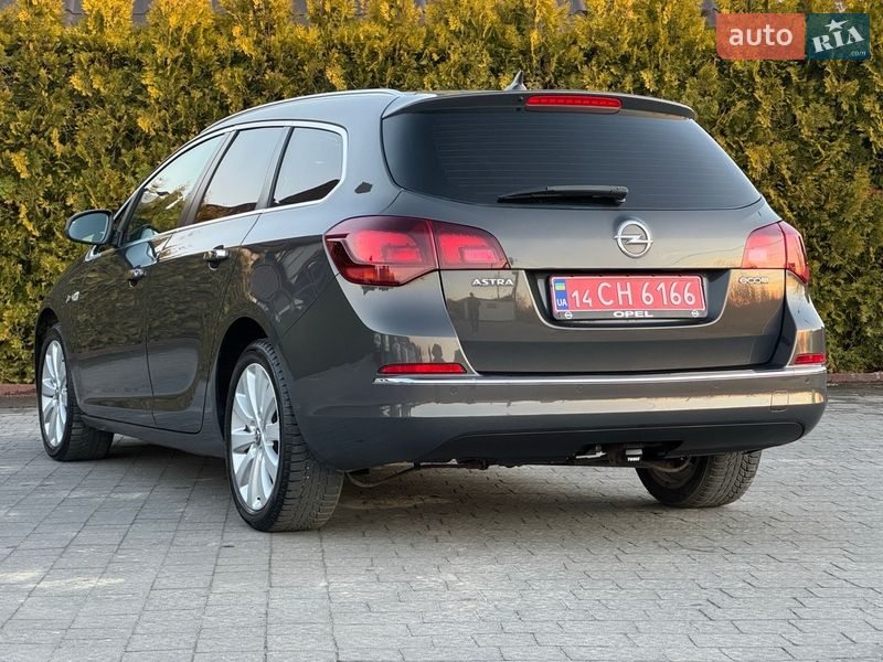 Универсал Opel Astra 2013 в Стрые