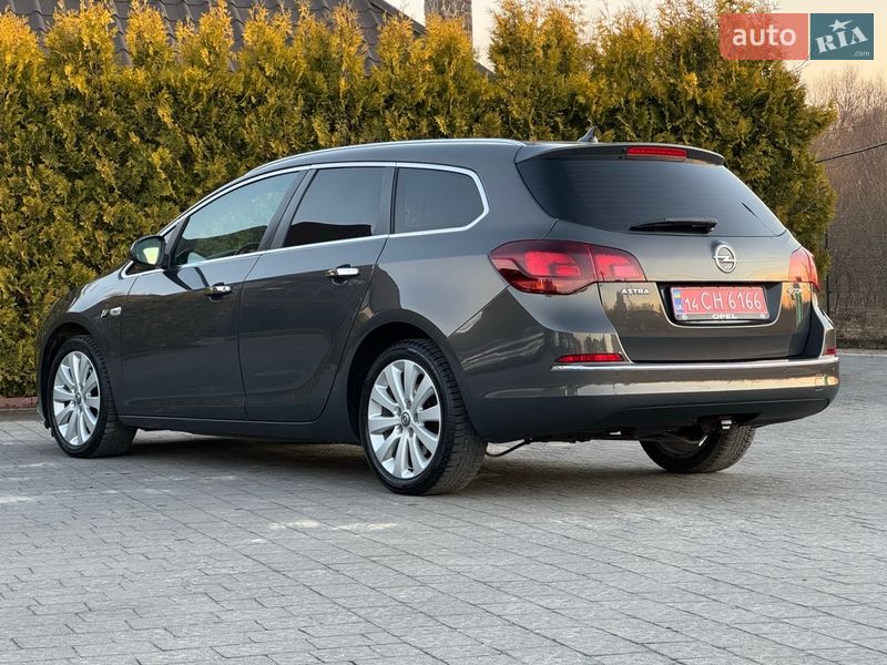 Универсал Opel Astra 2013 в Стрые