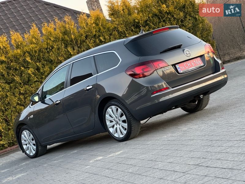 Универсал Opel Astra 2013 в Стрые